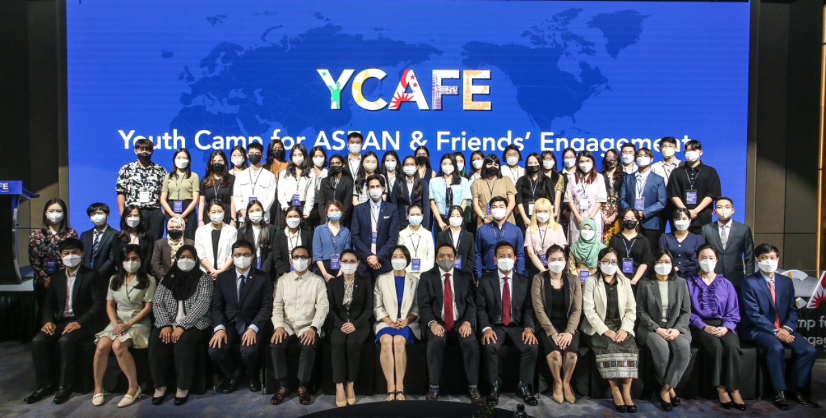 YCAFE 개막식 단체사진_포토뉴스.jpg